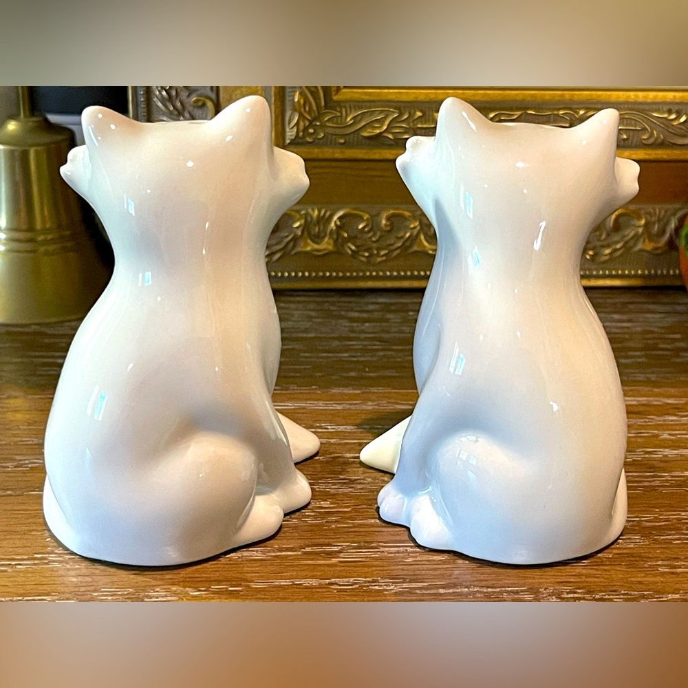 Fox Salt & Pepper Shakers white ceramic. Each fox is Approximately 2”x 3.5”. - Picture 5 of 7